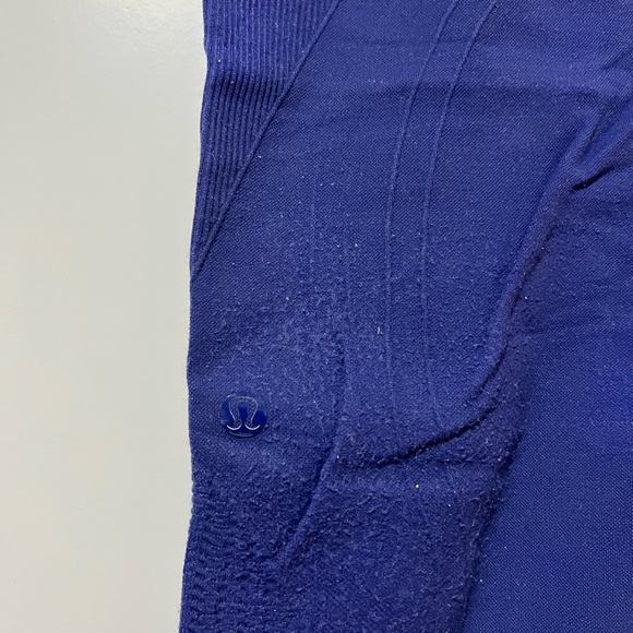 Lululemon in the flow crop leggings (blue, size 6) - Picture 5 of 5